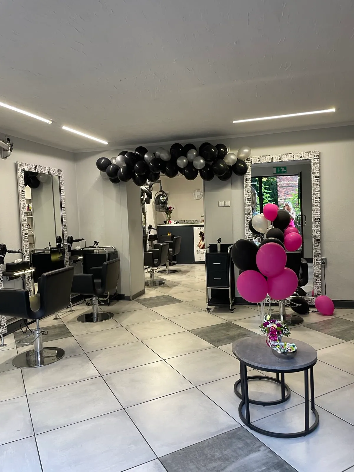 Recepcja salonu Intastyl - telefoniczna rezerwacja wizyt